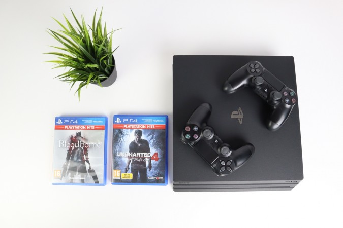Sony PlayStation 4 Pro 1TB fekete játékkonzol extra kontrollerrel játkokkal garanciával hibátlan működéssel - felújított