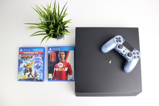 Sony PlayStation 4 Pro 1TB fekete játékkonzol extra játékokkal garanciával hibátlan működéssel - használt