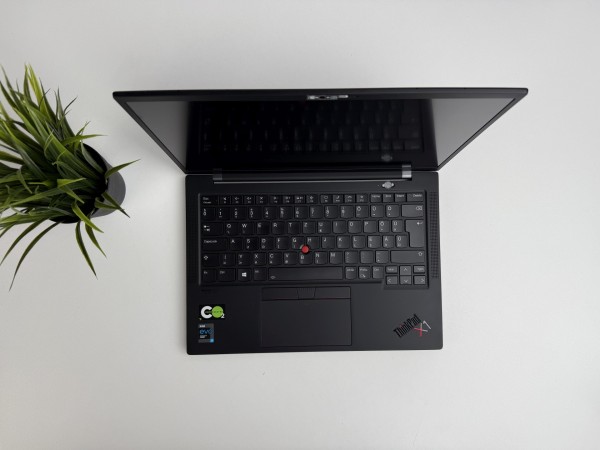 Lenovo Thinkpad X1 Carbon Gen 9 üzleti notebook - i7 1165G7 16GB RAM 256GB SSD Intel Iris Xe IGP WIN11 - használt