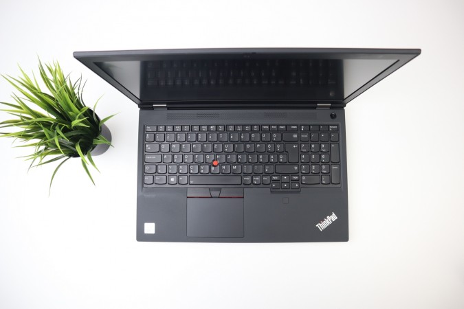 Lenovo Thinkpad P15 Gen 1 15” FHD üzleti notebook - i7 10750H 16GB RAM 512GB SSD Quadro T1000 4GB WIN11 - használt