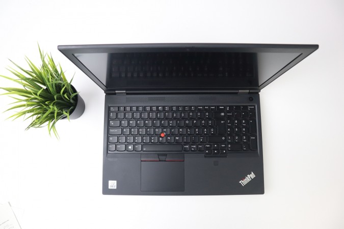 Lenovo Thinkpad P15 Gen 1 15” FHD üzleti notebook - i7 10750H 24GB RAM 512GB SSD Quadro T1000 4GB WIN11 - használt