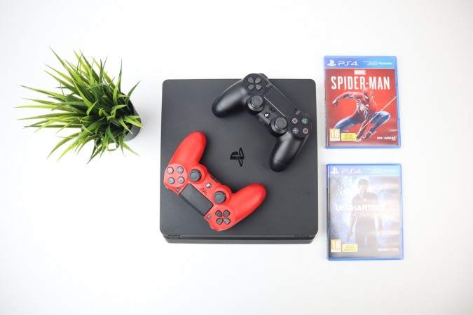 Sony PlayStation 4 Slim 500GB fekete játékkonzol extra játékokkal, kontrollerrel garanciával hibátlan működéssel - használt