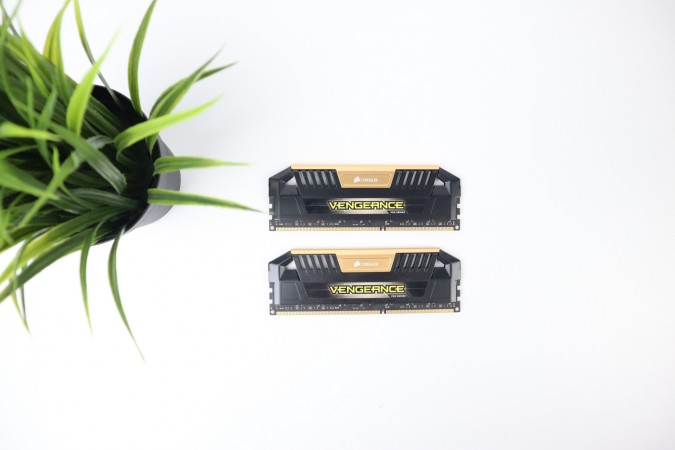 16GB (2x8) Corsair Vengeance Pro 2400MHz DDR3 memória garanciával hibátlan működéssel - használt