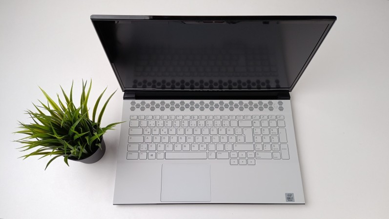 Dell Alienware M17 R3 Gamer notebook - i7 10750H 16GB DDR4 1TB SSD RTX 2070 8GB WIN10 garanciával hibátlan működéssel  - használt