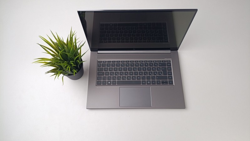 HP ZBook Studio G8 OLED WorkStation notebook - i9 11900H 32GB DDR4 2TB SSD RTX 3070 8GB Win11 garanciával hibátlan működéssel  - használt
