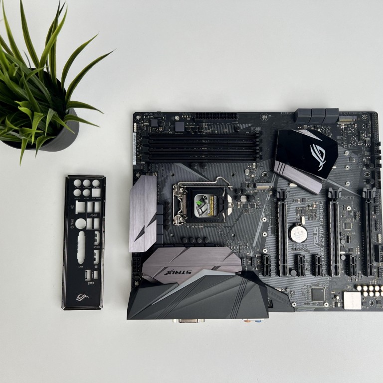 ASUS ROG STRIX X270F Gaming alaplap garanciával hibátlan működéssel - használt