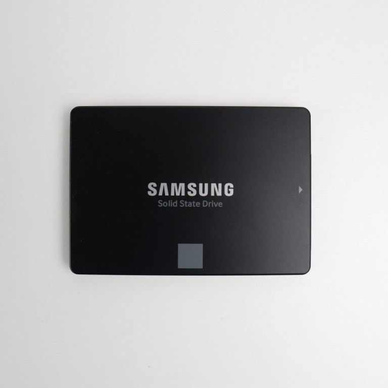 2TB Samsung 860 EVO SATA SSD meghajtó garanciával hibátlan működéssel - használt