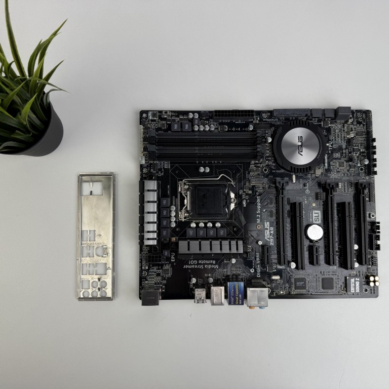 ASUS Z97-AR Z97 chipset alaplap garanciával hibátlan működéssel - használt