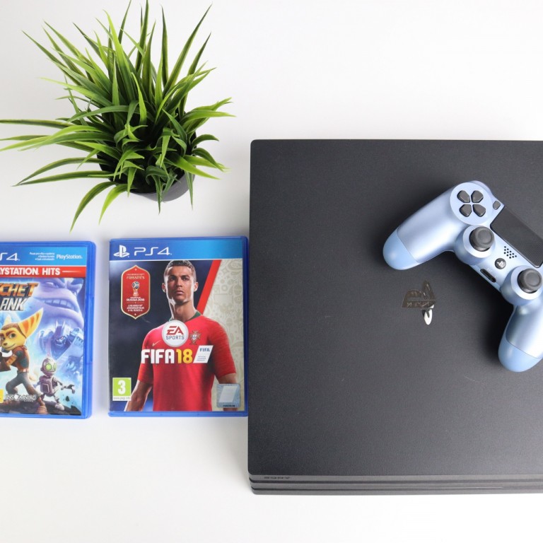 Sony PlayStation 4 Pro 1TB fekete játékkonzol extra játékokkal garanciával hibátlan működéssel - használt