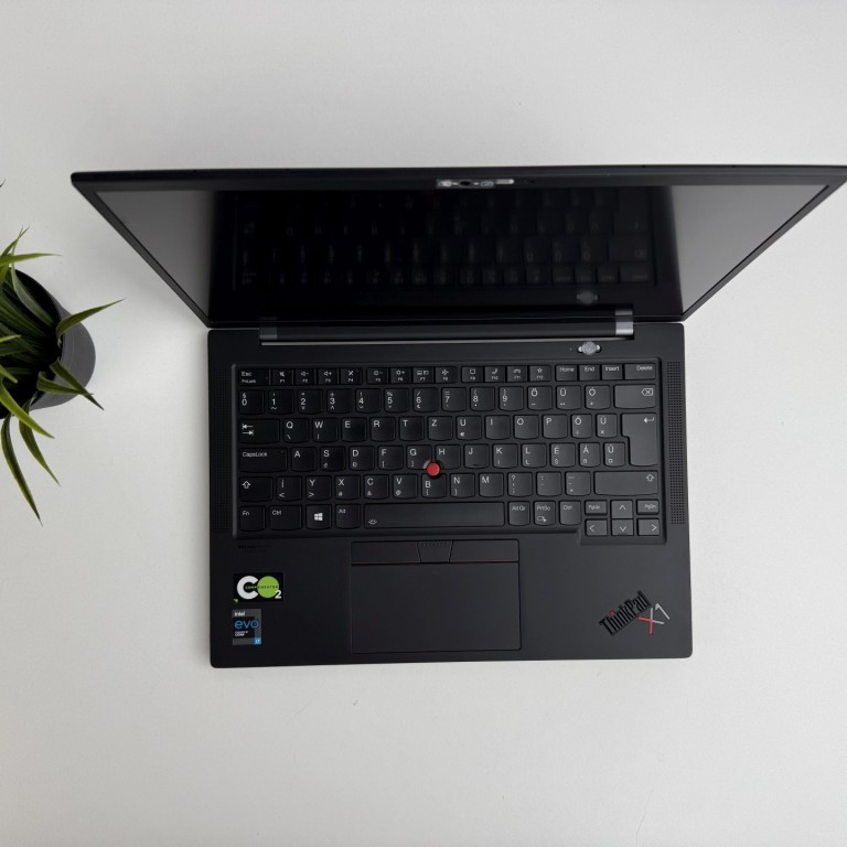 Lenovo Thinkpad X1 Carbon Gen 9 üzleti notebook - i7 1165G7 16GB RAM 256GB SSD Intel Iris Xe IGP WIN11 - használt