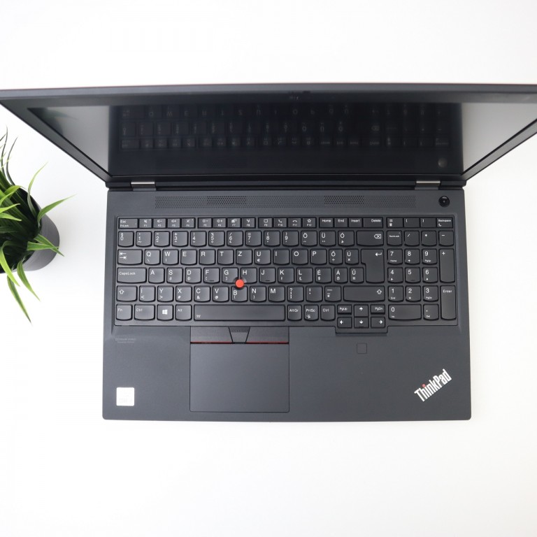 Lenovo Thinkpad P15 Gen 1 15” FHD üzleti notebook - i7 10750H 16GB RAM 512GB SSD Quadro T1000 4GB WIN11 - használt