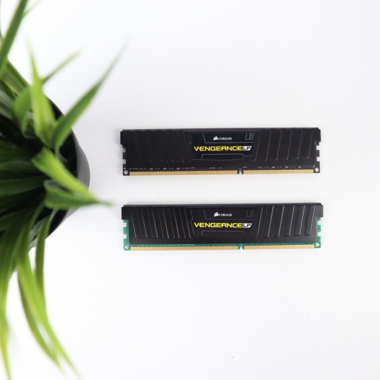 8GB (2x4) Corsair Vengeance LP 1600MHz DDR3 memória garanciával hibátlan működéssel - használt