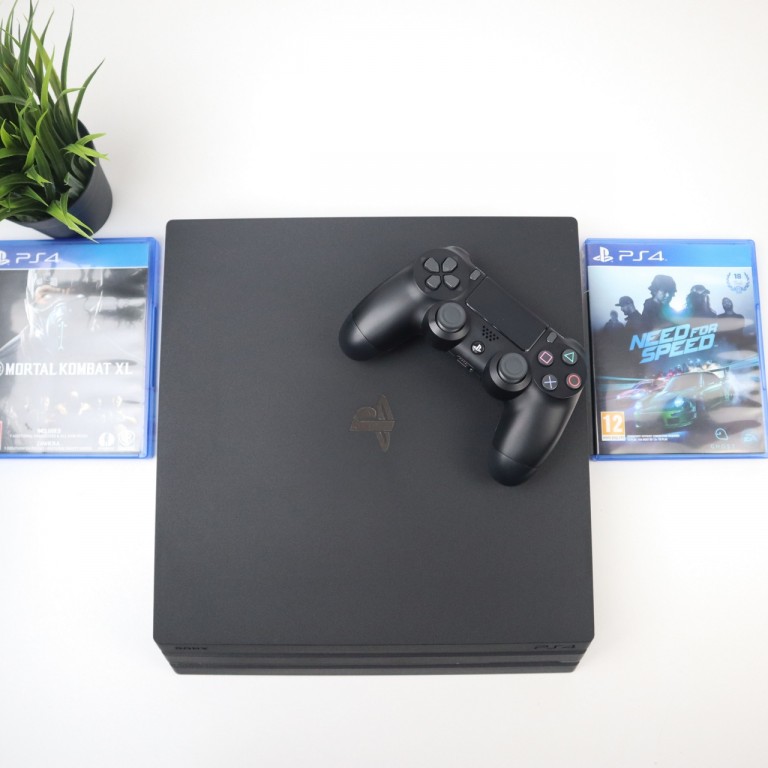 Sony PlayStation 4 Pro 1TB fekete játékkonzol extra játékokkal garanciával hibátlan működéssel - használt