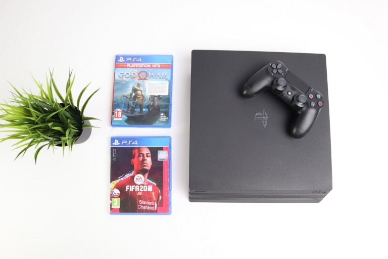 Sony PlayStation 4 Pro 1TB SSD fekete játékkonzol extra játékokkal garanciával hibátlan működéssel - használt