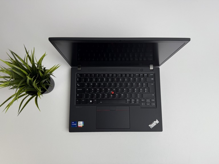 Lenovo ThinkPad T14 gen4 üzleti notebook - i7 1360P 24GB RAM 512GB SSD Intel Iris Xe IGP - használt