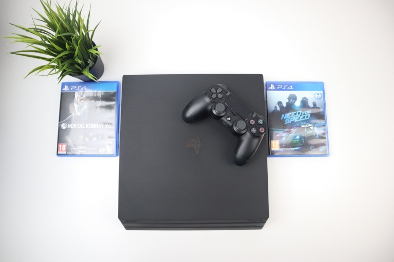 Sony PlayStation 4 Pro 1TB fekete játékkonzol extra játékokkal garanciával hibátlan működéssel - használt