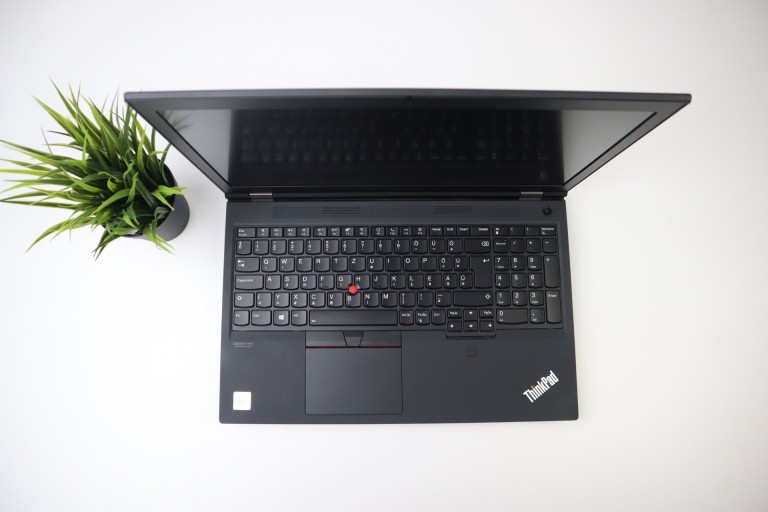 Lenovo Thinkpad P15 Gen1 15” FHD üzleti notebook - i7 10850H 32GB RAM 1TB SSD Quadro T2000 4GB WIN11 garanciával hibátlan működéssel  - használt