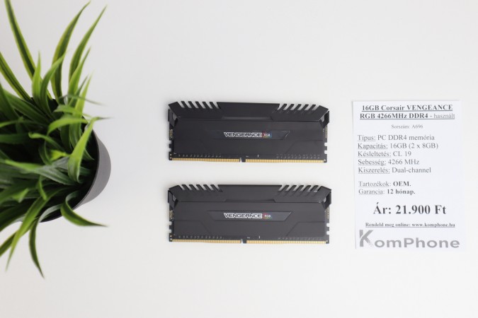 16GB Corsair VENGEANCE RGB 4266MHz DDR4 memória - használt