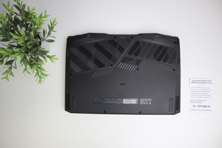 Acer Predator Helios 300 17” FHD Gamer notebook - i7 10750H 16GB RAM 1TB SSD RTX 2060 6GB WIN - felújított